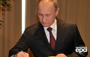 Путин подписал закон о запрете неуважительных высказываний об органах власти