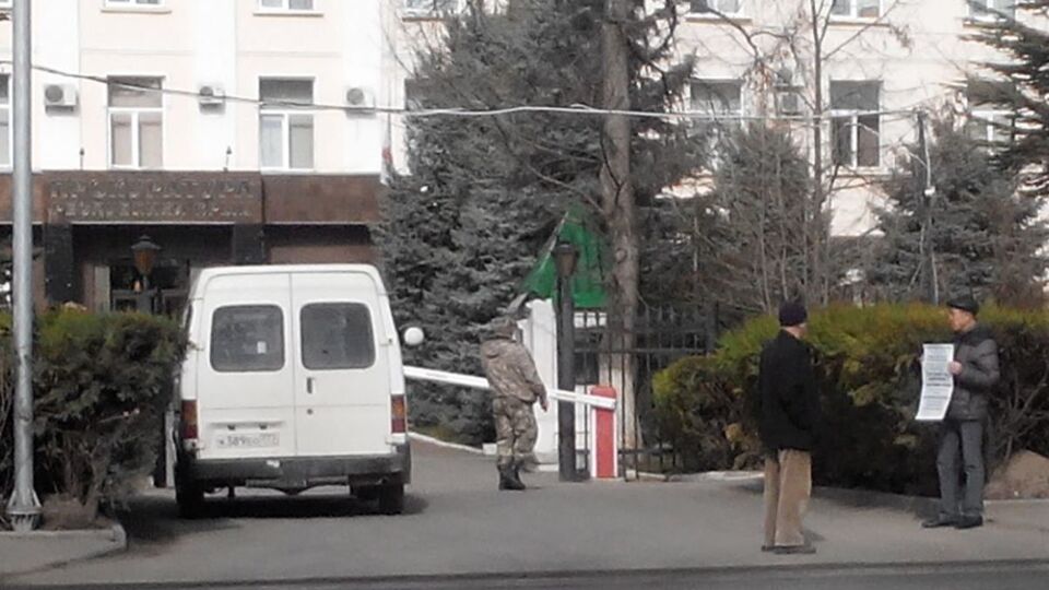 Біля прокуратури протестував Яковлєв