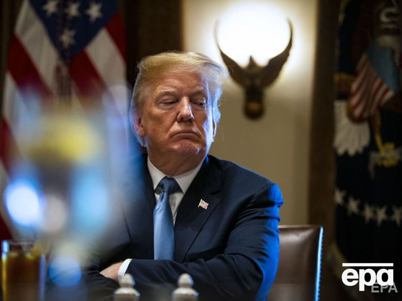Трамп показав чек, датований 12 березня