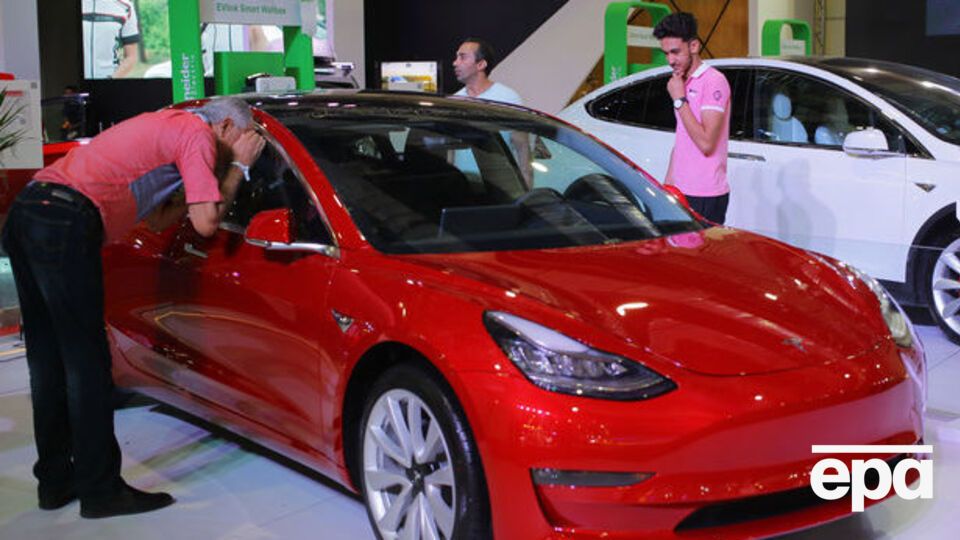 В Tesla будут улучшать функции уже проданных машин с помощью беспроводных обновлений