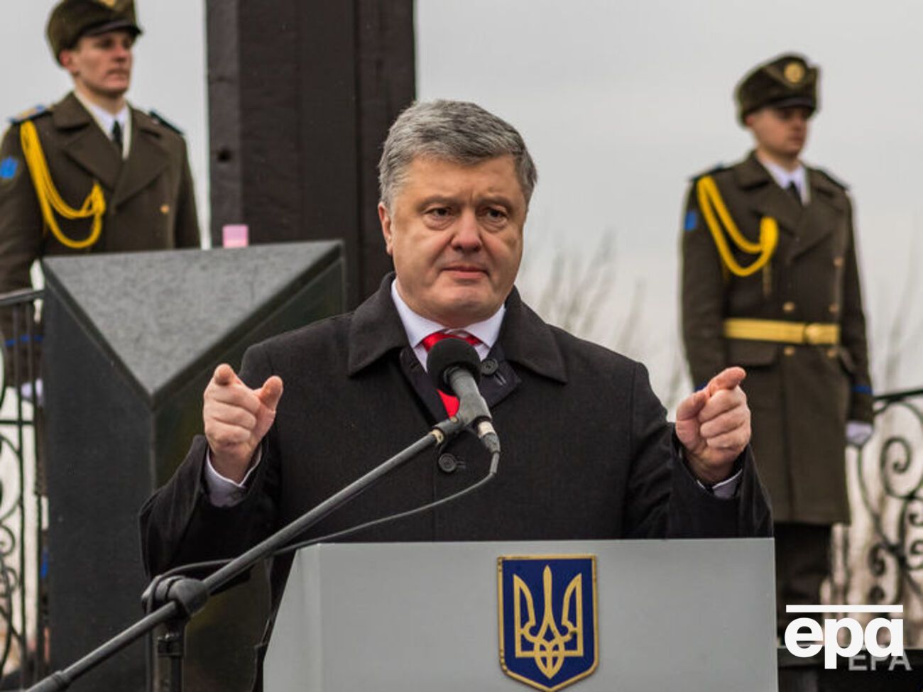 Порошенко: Спроби паралізувати роботу метро і життя міста провалилися, ми навчилися протистояти агресії