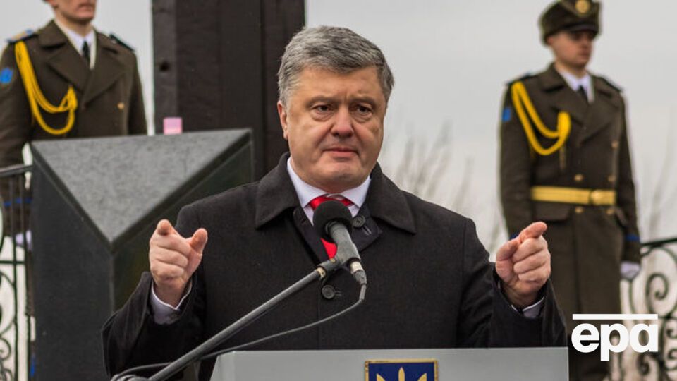 Порошенко: Попытки парализовать работу метро и жизни города провалились, мы научились противостоять агрессии