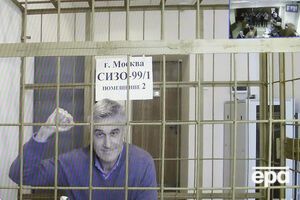 Калви сообщил, что ему не передают письма от родственников