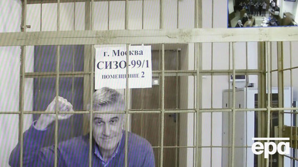 Калви сообщил, что ему не передают письма от родственников