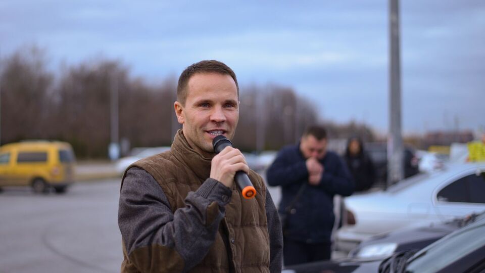 Юрий Деревянко напомнил, что зарегистрировал в парламенте законопроекты об упрощении налогообложения транспортных средств