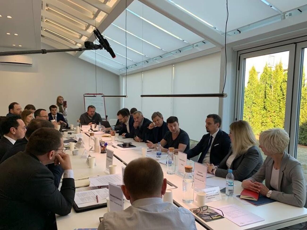 Зеленський провів зустріч із представниками бізнес-асоціацій 18 березня в Києві