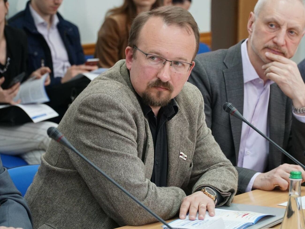 Назарбаєв підібрав вдалий момент для транзиту влади – РФ зайнята українськими виборами
