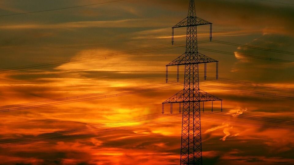 "Укрінтеренерго" може укласти нові договори як звичайний постачальник, зазначив Омельченко