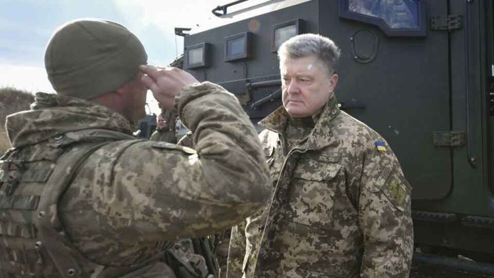Порошенко совершил поездку на передовую