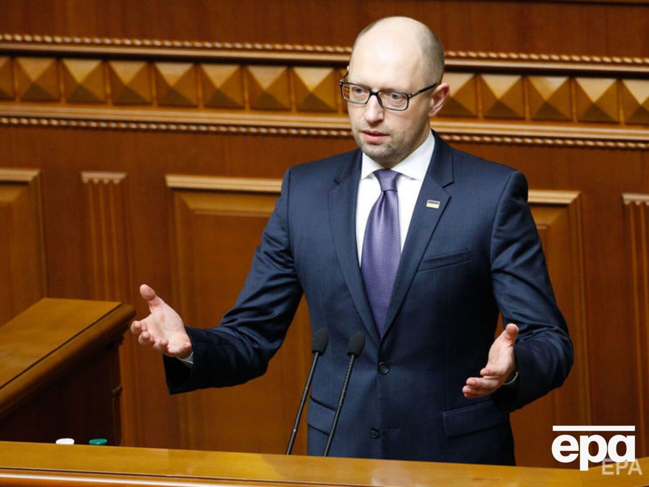 Яценюк: Не можна поєднувати владу і гроші
