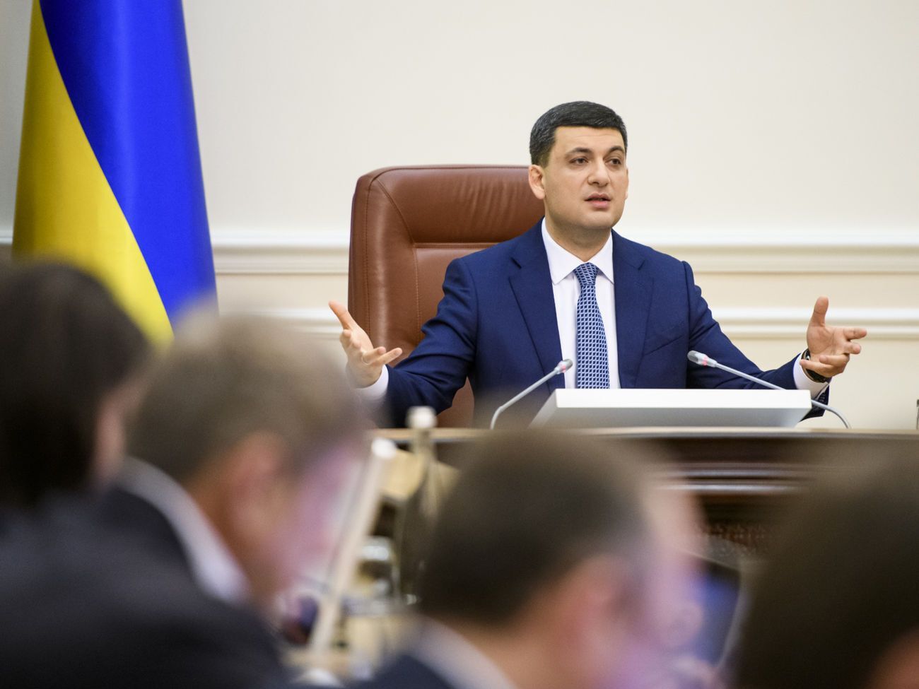 Гройсман заявил, что контракт с Коболевым будет продлен на год