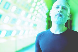 Нойвирт обесцветил волосы, брови и бороду