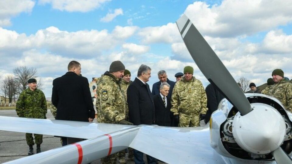 Уперше Збройним силам України передали турецький ударний безпілотник Bayraktar TB2