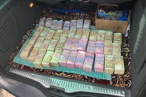 Луценко: Учасник всеукраїнської мережі депутата Д. отримав від київського штабу в сумці 2,5 млн грн "чорної готівки"