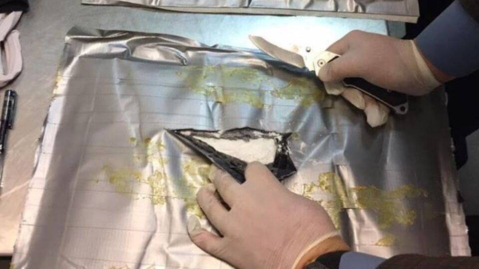 СБУ провела контрольоване постачання валіз із кокаїном в Ізраїль для викриття контрабандистів