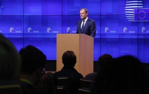 Туск провів брифінг після отримання листа від Мей