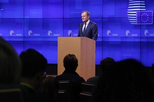 Туск провів брифінг після отримання листа від Мей