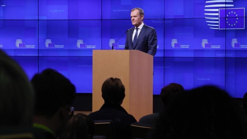 Туск провів брифінг після отримання листа від Мей