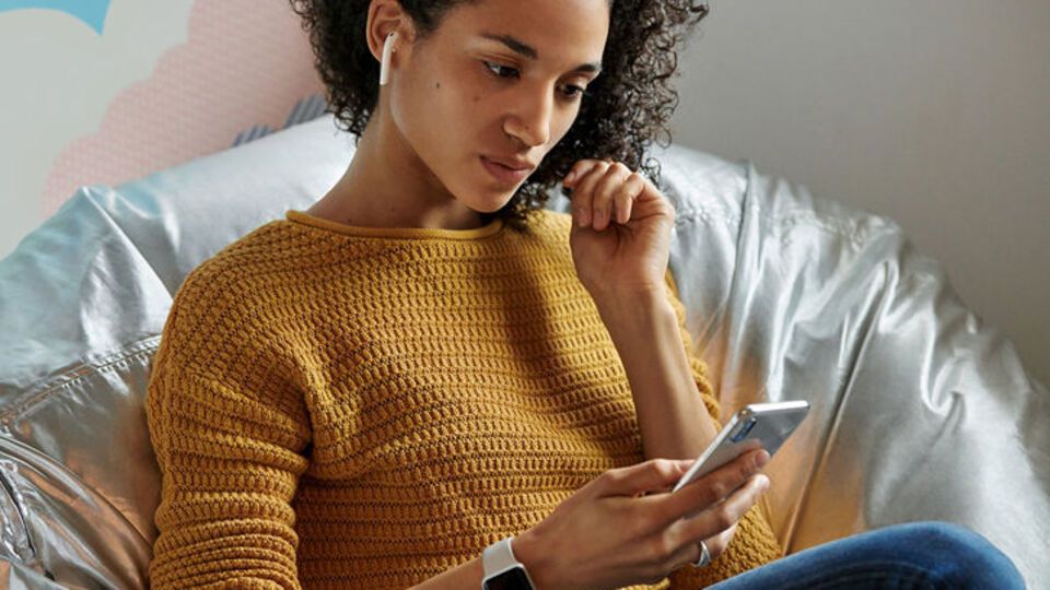 Новые AirPods впервые поддерживают функцию голосового управления