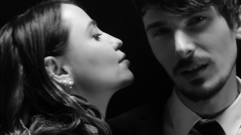 "Время и Стекло": Важливо встигнути сказати про свої почуття до того, як усе перетвориться на дим