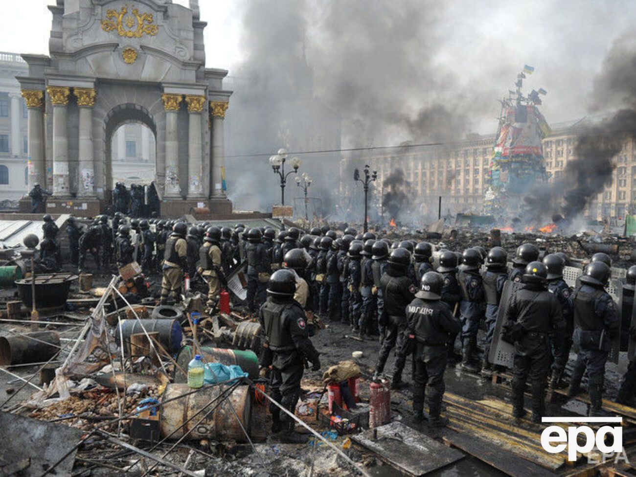 У 2013&ndash;2014 роках в Україні відбулися масові протести, які привели до зміни влади