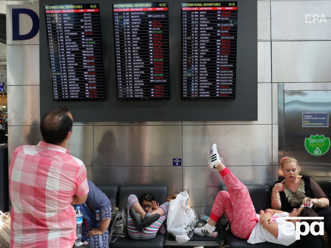 Аэропорт имени Ататюрка является одним из самых больших аэропортов в мире