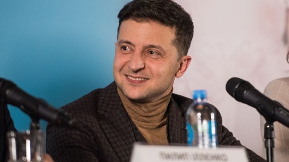 За словами Медведєва, причина стрімкої появи Зеленського на політичній арені полягає в тому, що опозиція не змогла сформувати "гідної і належної альтернативи владі"