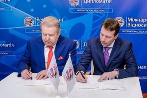 Михайло Поплавський (зліва): Це епохальний історичний проект