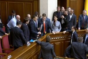 Наразі ложу уряду розблоковано