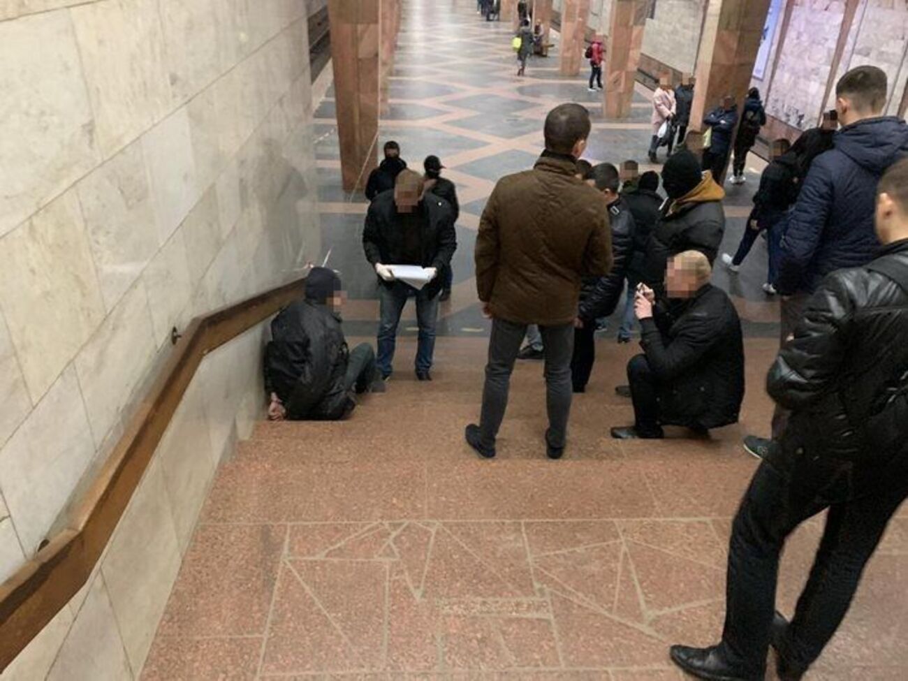 Підозрюваного затримали після встановлення ним вибухового пристрою на станції метро "Індустріальна"