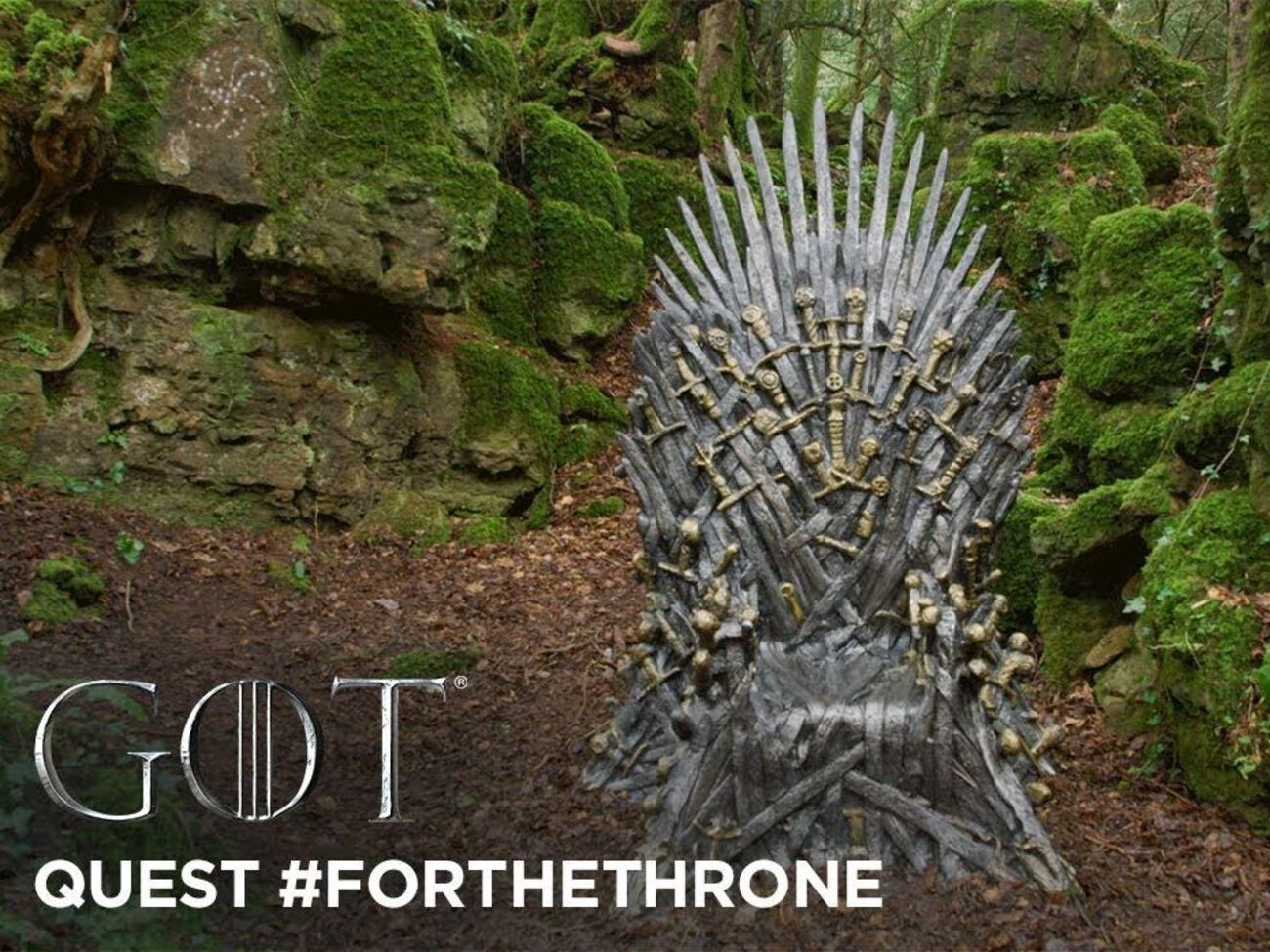 Один из тронов разместили в лесу