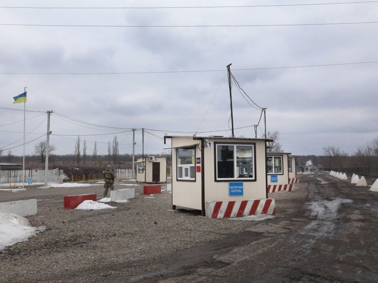 Работа "Золотого" блокируется боевиками