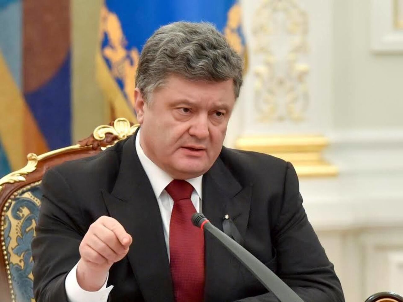 Президент указал, что только за прошлый год СБУ разгромила несколько агентурных сетей российской военной разведки и выявила личности более 150 пророссийских боевиков на Донбассе