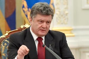 Президент указал, что только за прошлый год СБУ разгромила несколько агентурных сетей российской военной разведки и выявила личности более 150 пророссийских боевиков на Донбассе