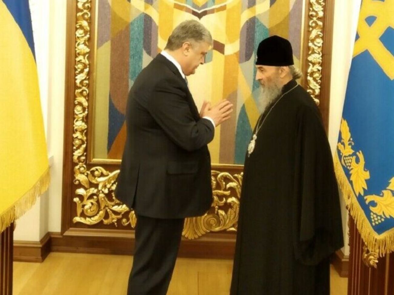 Онуфрій &ndash; Порошенку: Зробіть так, щоб це припинити. Упевнений, це у ваших силах