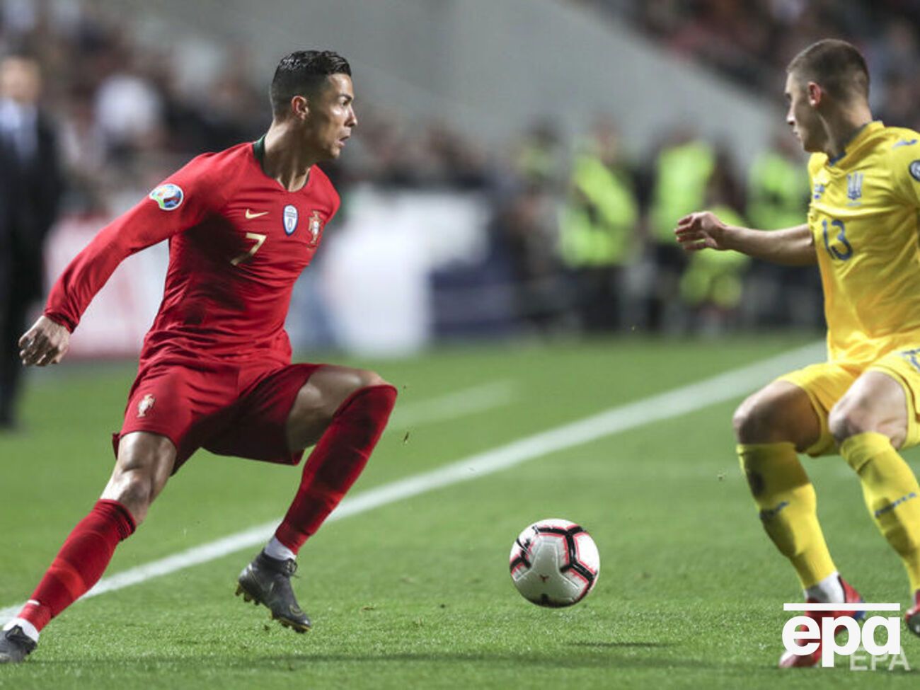 Роналду (на фото зліва) не зміг забити українцям