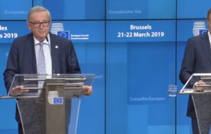На брифінгу Дональд Туск і Жан-Клод Юнкер неодноразово жартували про Brexit