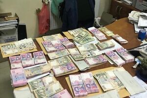 Луценко опублікував фото проведеного обшуку