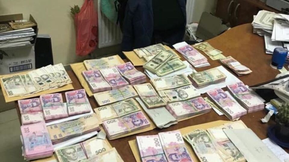 Луценко опублікував фото проведеного обшуку