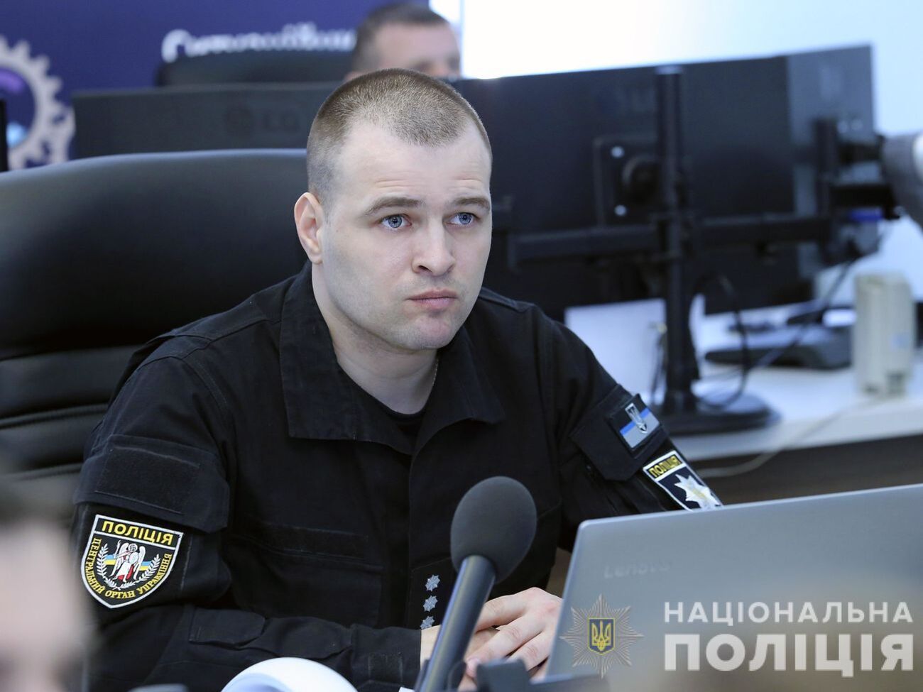 Сейчас, кроме охраны окружных избиркомов, полиция взяла под контроль доставку туда бюллетеней, рассказал Фацевич