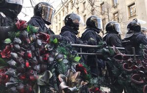 Под Администрацию Президента националисты принесли венки