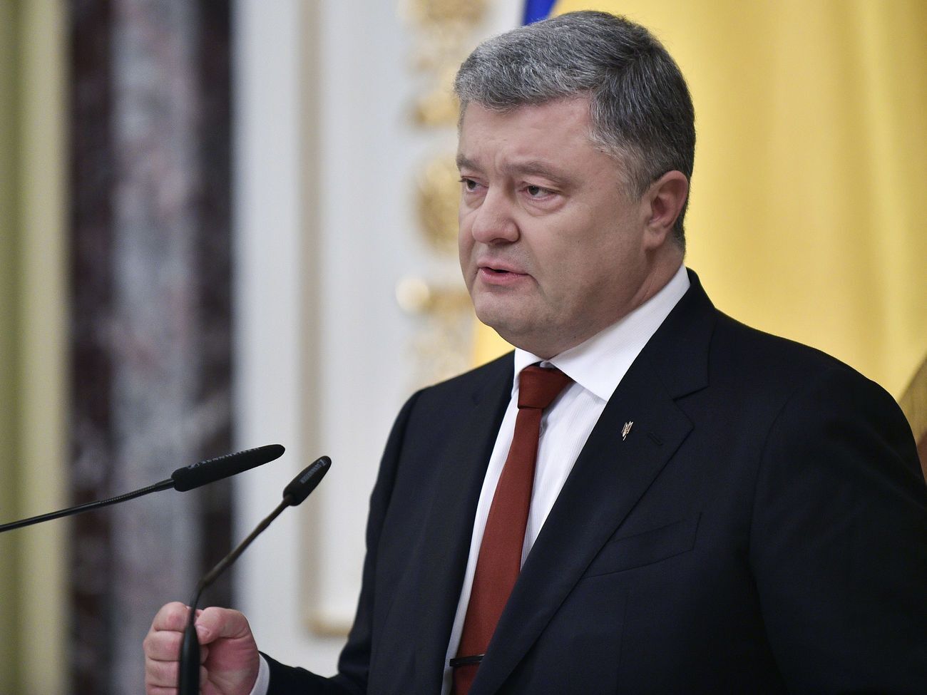 Журналістка вважає, що для США Порошенко прийнятніший, ніж Тимошенко