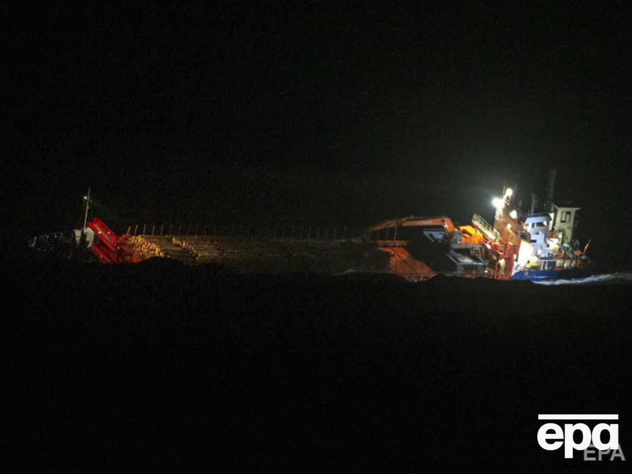 Із суховантажу евакуювали дев'ятьох членів екіпажу