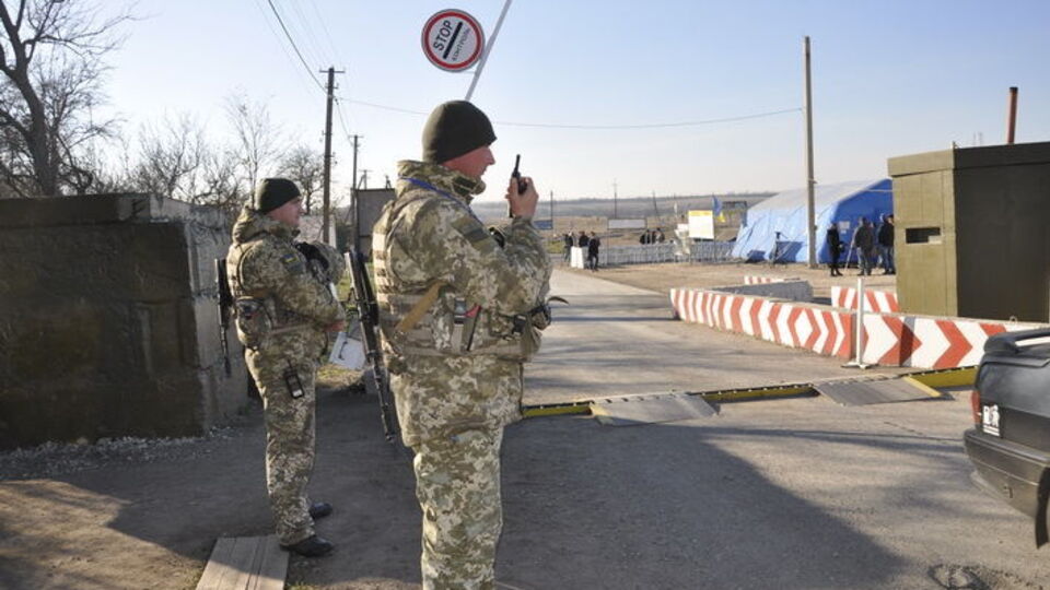 В украинской стороне СЦКК сообщили, что российская оккупационная администрация умышленно блокирует открытие "Золотого"