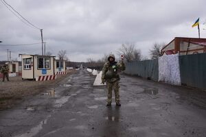 Протягом першої доби роботи через КПВВ проходили тільки в "сіру зону"