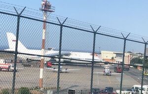 Російські літаки в міжнародному аеропорту Майкетії