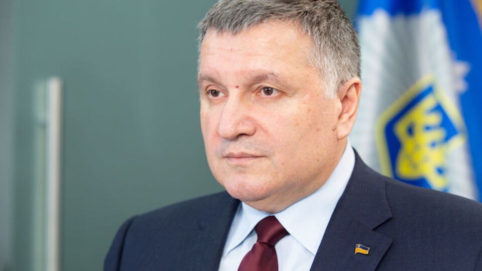 Думаю, рейтинг Зеленського – це туга за новими політичними лідерами. Це візуальний образ, який він вибудував у своїх кінофільмах, де представив якогось ідеалістичного персонажа – президента Голобородька