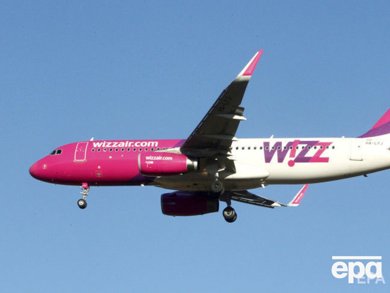 За словами Фролова, компанія Wizz Air випустила внутрішнє розпорядження щодо росіян, які летять в Україну