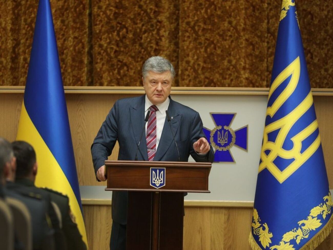 За словами представника штабу Порошенка, "найболючіше" буде програти в першому турі