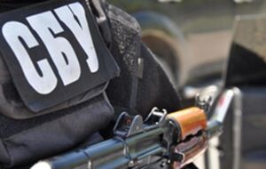 Чоловік, який назвався співробітником Антитерористичного центру СБУ, заявив про роботу на Росію